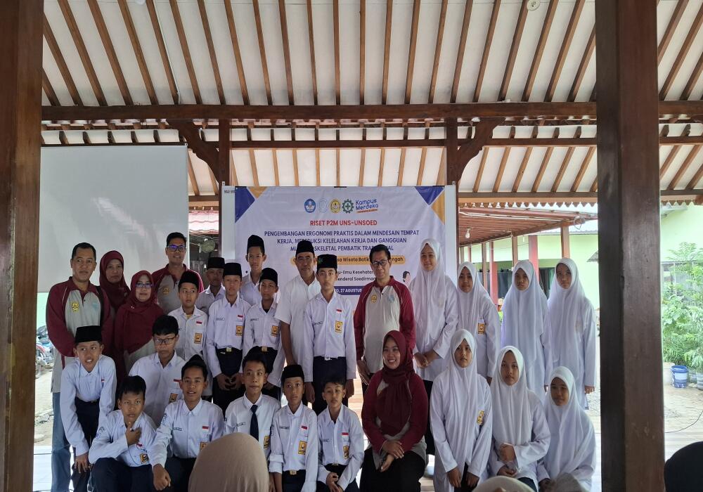 entrepreneur-siswa-smp-perantara-sokaraja-bersama-p2m-riset-unsoed-dan-uns
