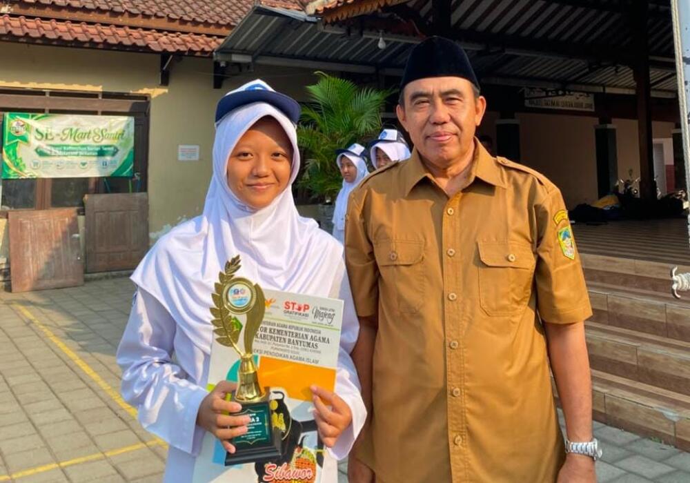 Siswi SMP Persada Raih Juara II Lomba Poster Digital di Ajang RBC X Pecetikah Rohis Banyumas