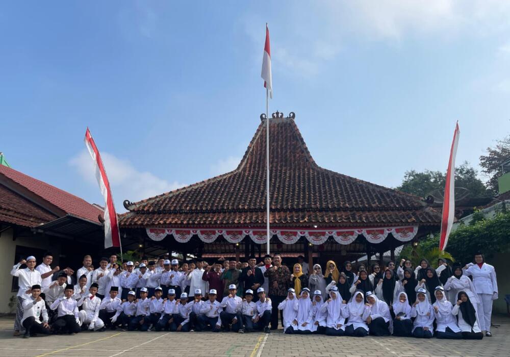 upacara-hut-ke-80-ri-di-ppnu-abdul-djamil-tebuireng-smp-persada-insan-nusantara-jadi-petugas-utama