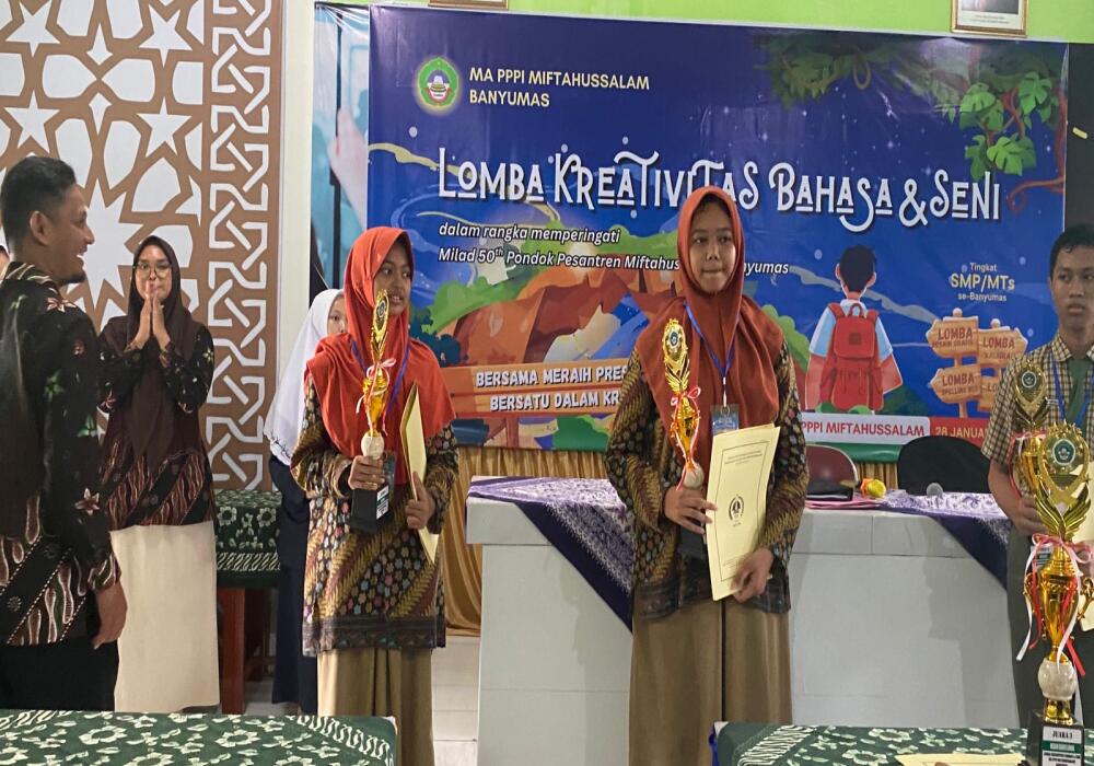 unjuk-bakat-kreativitas-bahasa-dan-seni-siswa-smp-perantara-bawa-pulang-dua-piala