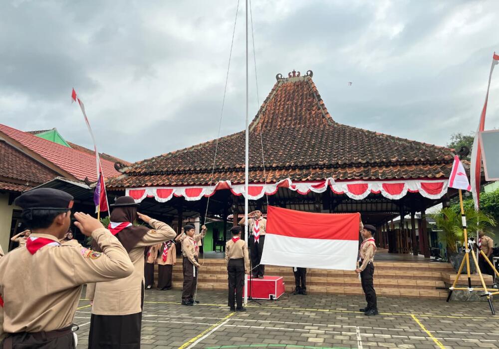 smp-persada-insan-nusantara-sokaraja-gelar-upacara-hari-pramuka-dan-perlombaan-gembira